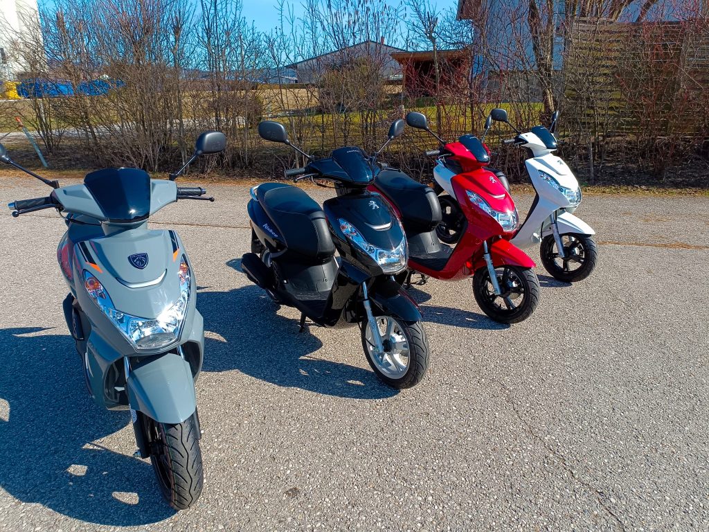 Roller der Fahrschule Auböck
